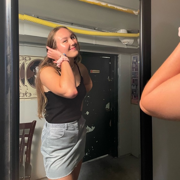 Meet your Posher, Elizabeth - Picture 3 of 4